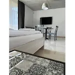 Sea Spray Sermiescio 34a Apartment *